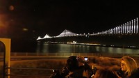 Hier zie je goed hoe de lichtjes van de Bay Bridge eruit zien