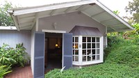 De entree van Jacarande Inn, althans ons huisje