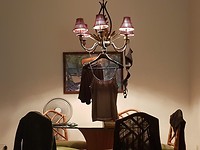 Hier moet zelfs de lamp dienen als wasrek....... Even snel een wasje op de hand gedaan.