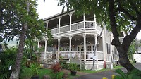 De voorkant van de Plantation Inn.