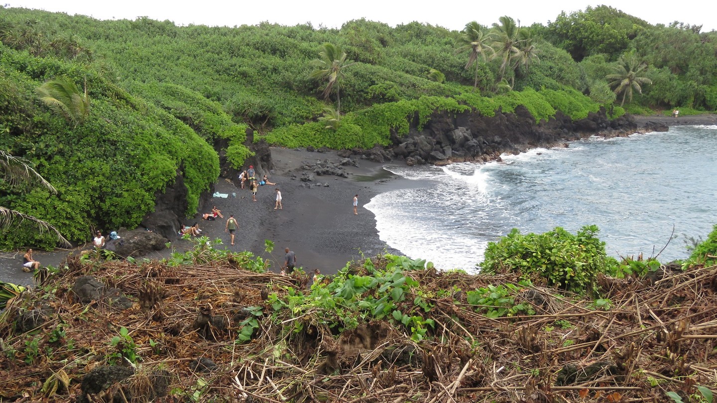 Het enige Lava strandje van Maui bevindt zich langs de Road to Hana