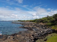 Aan het eind houdt het lange zandstrand van Wailea op en heb je klien baaien