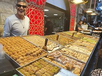 Wie wil er baklava?