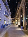 Prachtig verlichte winkelstraat