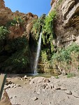 En dan ben je boven bij de upper David falls. Niet groot wel wel bijzonder zo midden in de woestijn