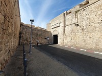 Toegangspoort tot het dorp Akko.