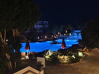 Het zwembad by night