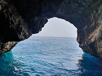 Bleu caves