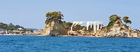 Cameo Island vanaf het water gezien. (Het Mama Mia eiland)