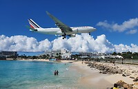 Deze airbus A330 is nu de grootste die hier landt.