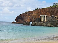 Baie Rouge Beach met vanaf de afstand David's Hole