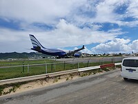 Er gaat een a330 vertrekken. Het blijft een spektakel om te zien. Zo dichtbij