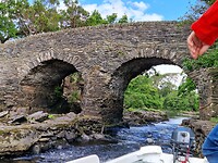 Hier moesten de andere eruit om onder deze brug te gaan