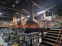 Dit de mini brouwerij voor die 5 vaten. Ook voor 3x distilleren