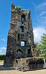 Een stukje Ferns Castle. Hier zie je goed hoe dik de muren waren.