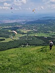 4 paragliders bij elkaar