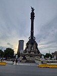 Estatua de Colom die ook deels aan en opknapbeurt toe is