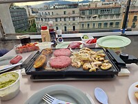 ....... tijd om te beginnen. Hoe leuk is dit midden in Barcelona op een dakterras