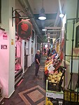 De overdekte markt in Sevilla