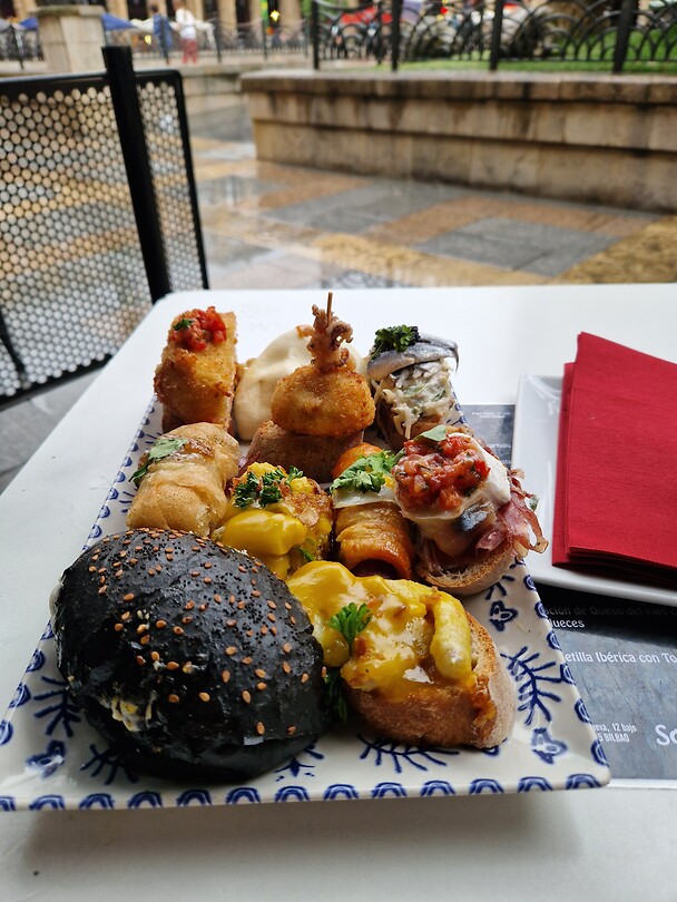 Tapas op het terras.