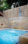 Koudwaterbad met olifanten slurf. Die gaf ook ijskoud water.