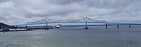 De Megler brug met daarachter de Norwegian Encore