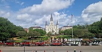 We verzamelen voor de st Louis kathedraal. De oudste van Amerika die continu in gebruik is geweest.