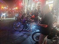 Pronkende motoren staan ook in Bourbon Street