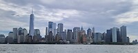 Hier is dan de echte skyline vanaf het water gezien. Nu zie je goed hoe hoog het WTC is