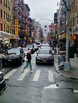 Zomaar een straat in Chinatown. Zie hoe druk.