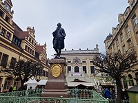 Johann Wolfgang van Goethe voor het oude buursgebouw