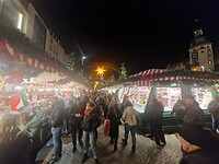 Op zaterdagavond kun je over de hoofden lopen.