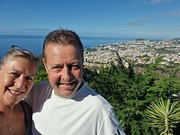 Selfie time met Funchal op de achtergrond