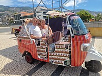 Daar gaan ze hoor in de tuktuk