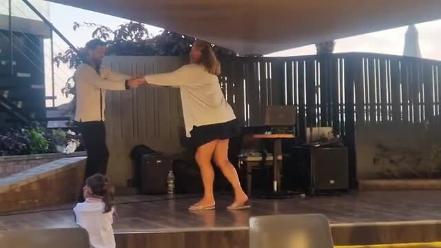 En dan ineens sta je op het podium te dansen.