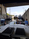 Volk in de sluis