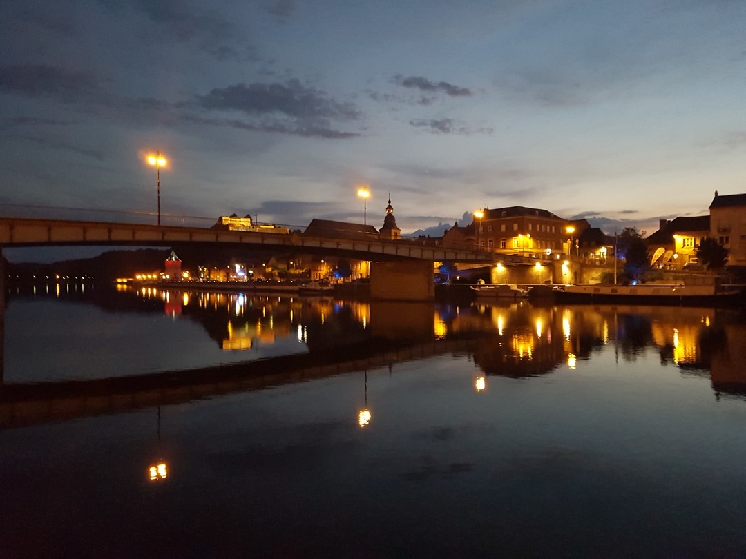 Givet by night