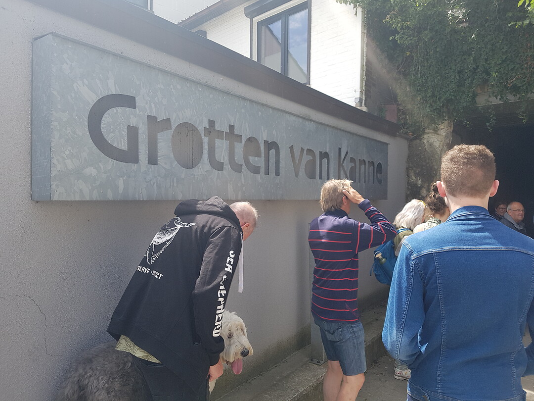 Ingang grotten van Kanne