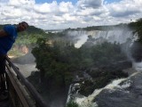 Papa met een prachtig uitzicht van Iguazu Cataratas