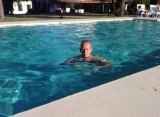 Papa in het zwembad
