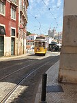 Tram 28, beroemd om zijn mooie route door de oude wijken.