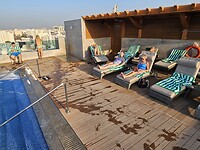 Rooftop zwembad Royal Tulip hotel muscat