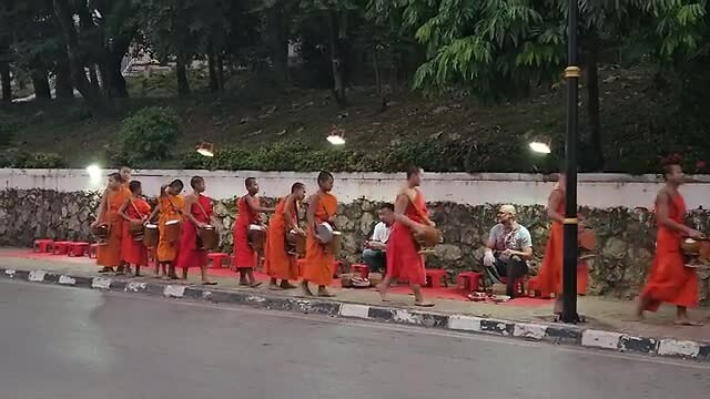 Tak Bat Luang Prabang