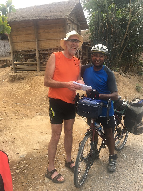 Man op toerfiets uit India