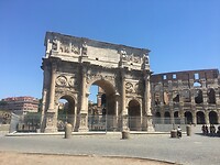 Poort bij Colosseum