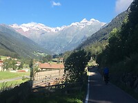 Prachtige besneeuwde toppen van de bergen Italië/ oostenrijk
