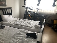 Fietsen maar op de kamer gezet . Geen goede plek om ze neer te zetten