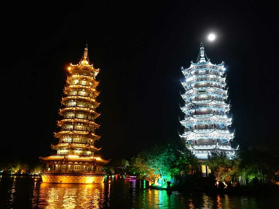Sun & Moon Twin Pagodas (met volle maan!), Guilin