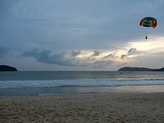 Parasailer op Pantai Tengah, Langkawi