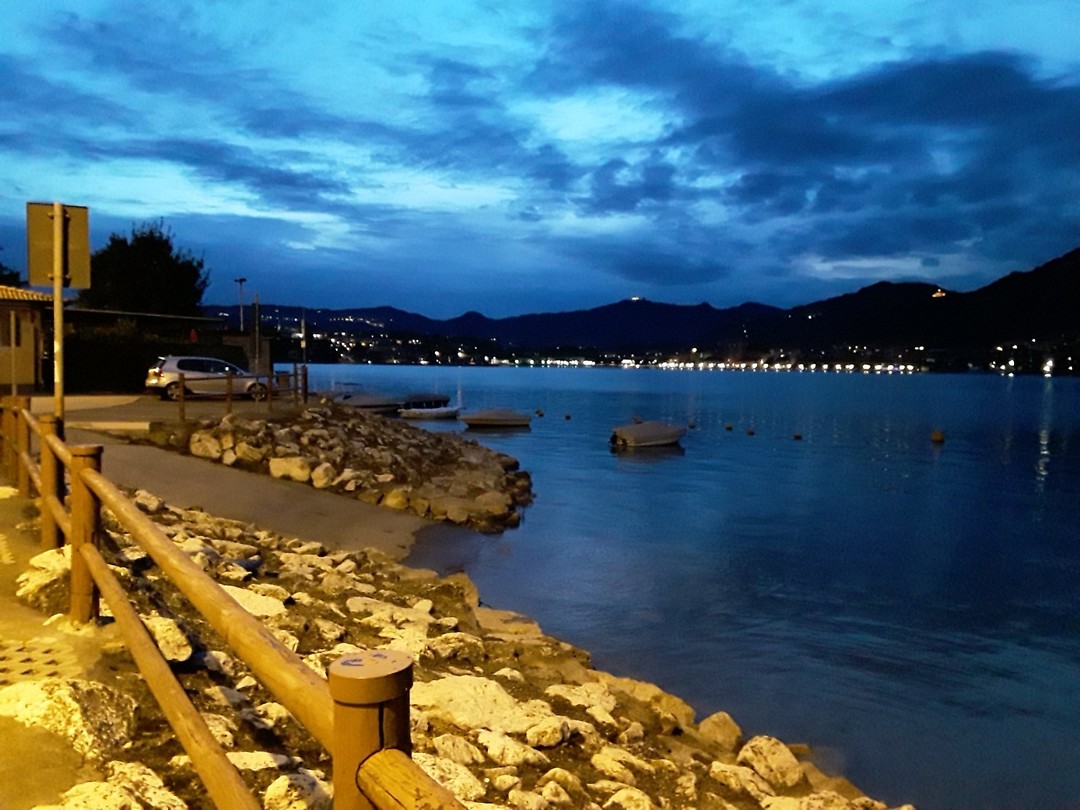 Lago Iseo by night